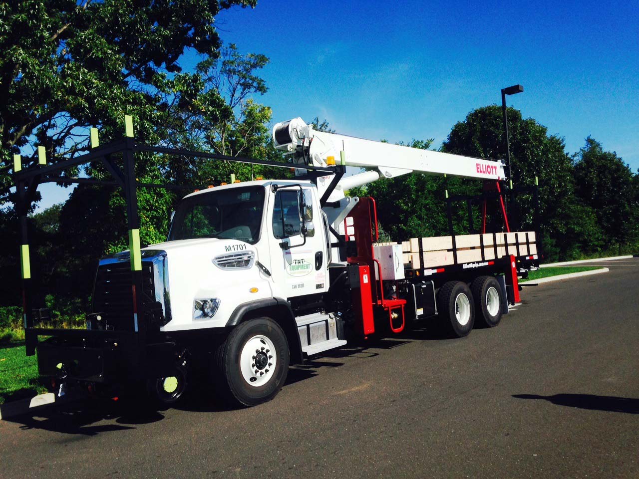 Elliott 1870 BoomTruck